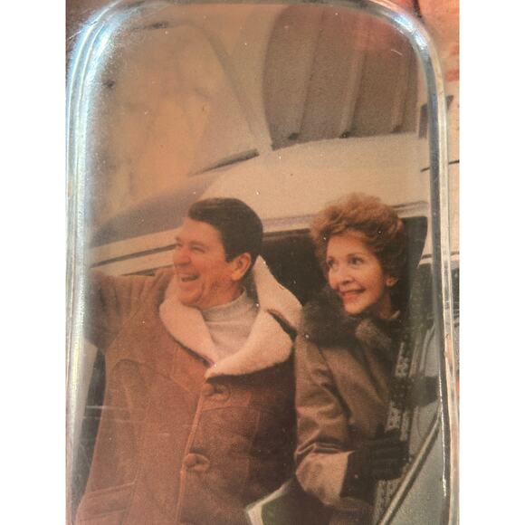 Ronald & Nancy Reagan Vintage Heavy Paperweight Glass Departing Whitehouse - Picture 6 of 6